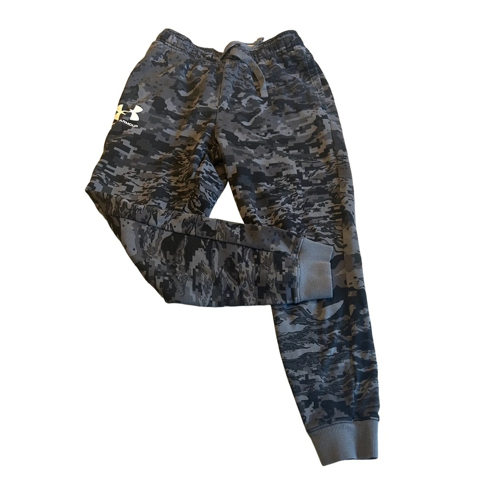 Under Armour Youth  Camo Joggers - Gray and Black. Size M